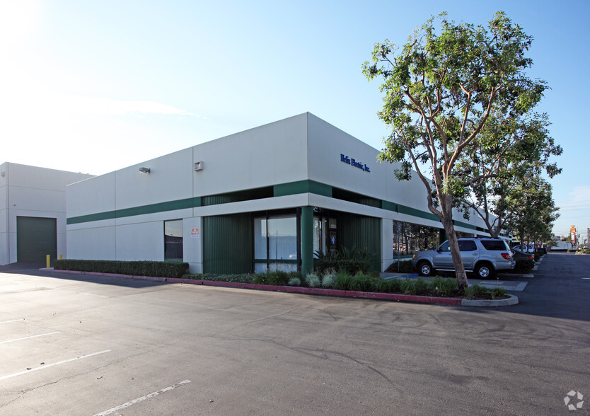 10700-10710 Norwalk Blvd, Santa Fe Springs, CA for lease - Building Photo - Image 2 of 6