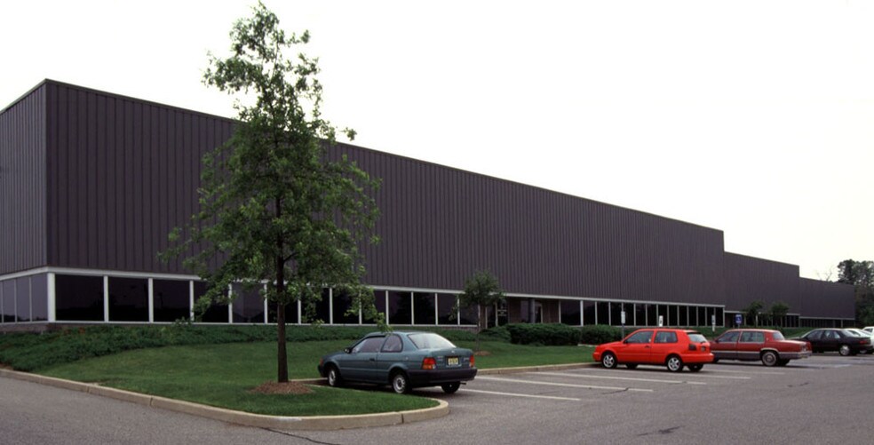 1000 Taylors Ln, Cinnaminson, NJ for lease - Building Photo - Image 2 of 9