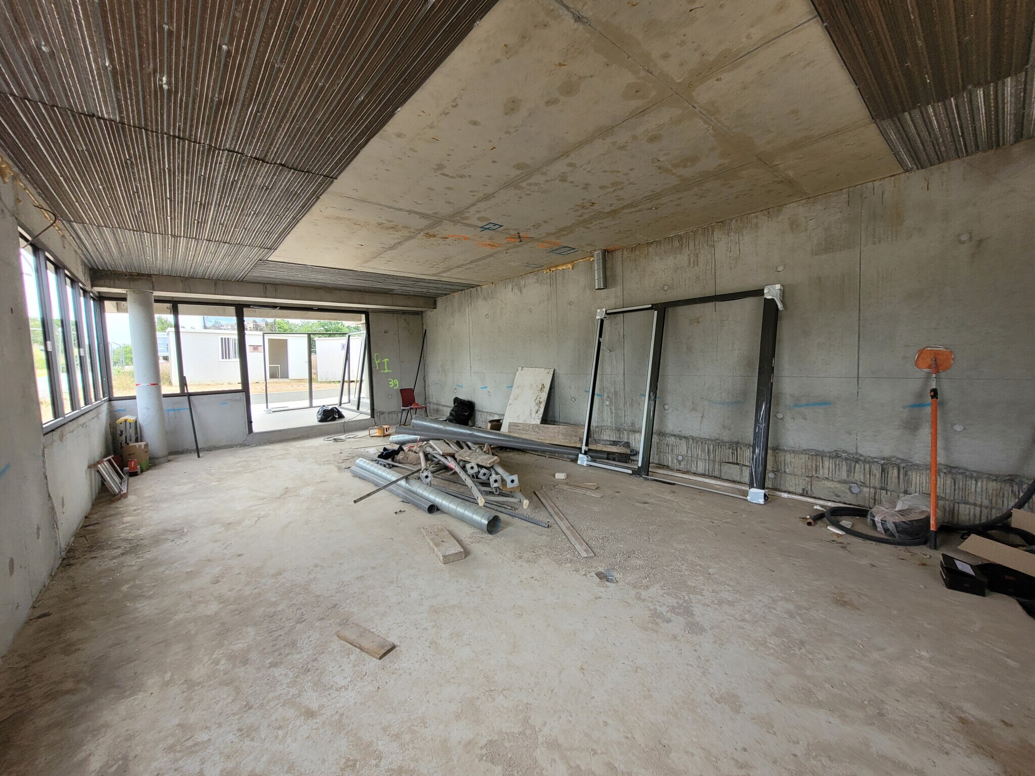 6 C Allée De La Cosnille, Mordelles for lease Interior Photo- Image 1 of 5
