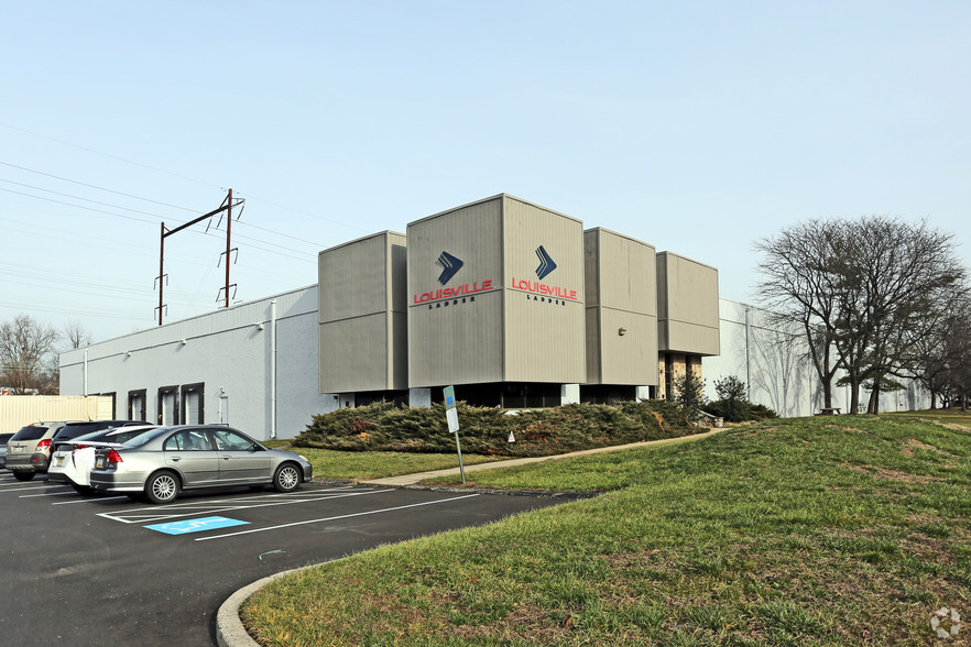 855 Dunks Ferry Rd, Bensalem, PA for lease - Building Photo - Image 1 of 1