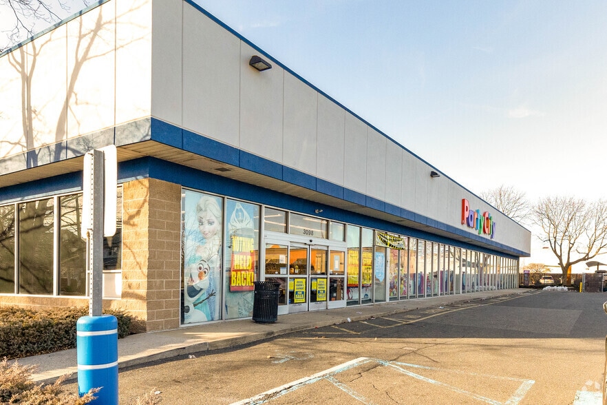 3098 Long Beach Rd, Oceanside, NY for sale - Primary Photo - Image 2 of 4