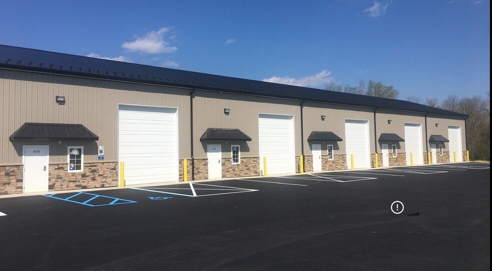 17 Bellecor Dr, New Castle, DE for lease - Building Photo - Image 3 of 7