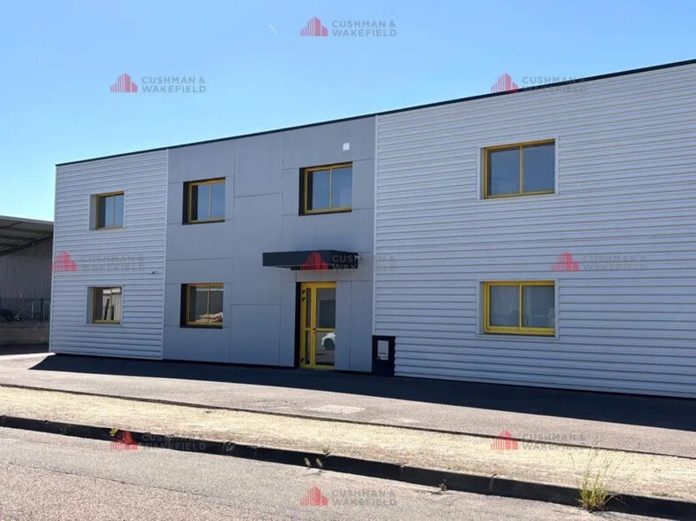 Office in Quetigny for lease - Building Photo - Image 1 of 4