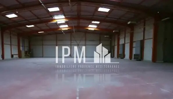 Flex in Tarascon for lease Building Photo- Image 1 of 5