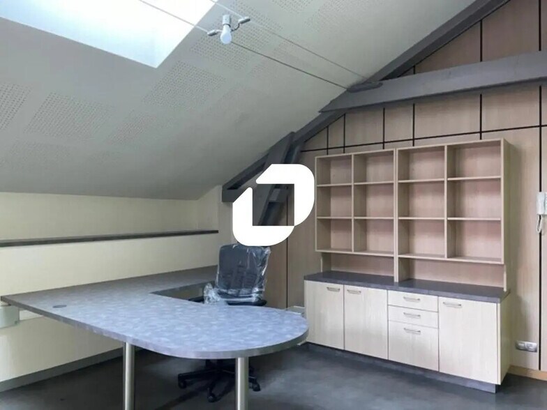 Office in Sassenage for lease - Building Photo - Image 3 of 8