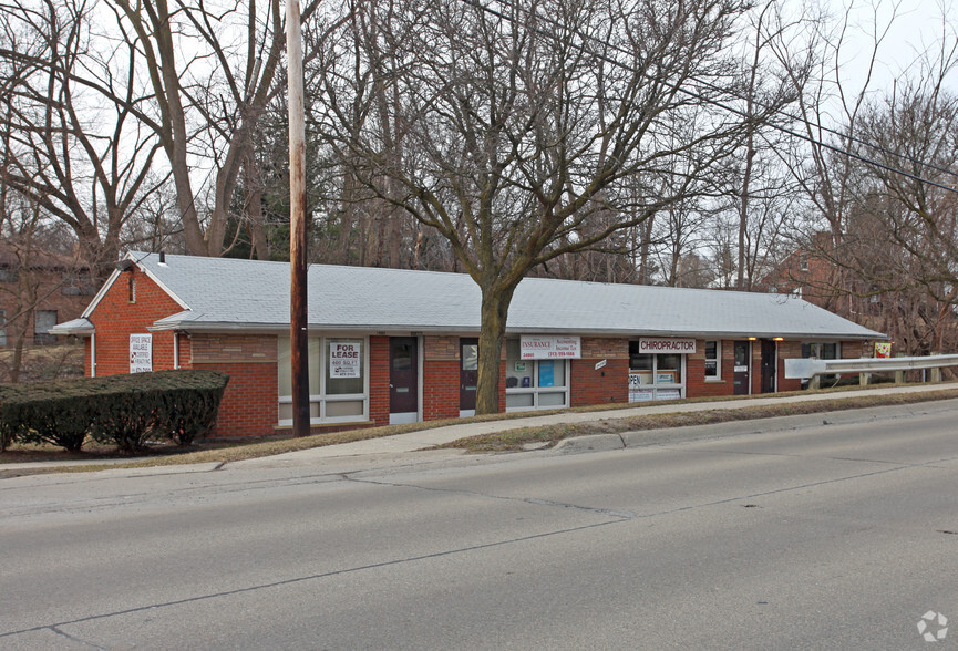 24865 5 Mile Rd, Redford, MI for sale - Primary Photo - Image 1 of 1