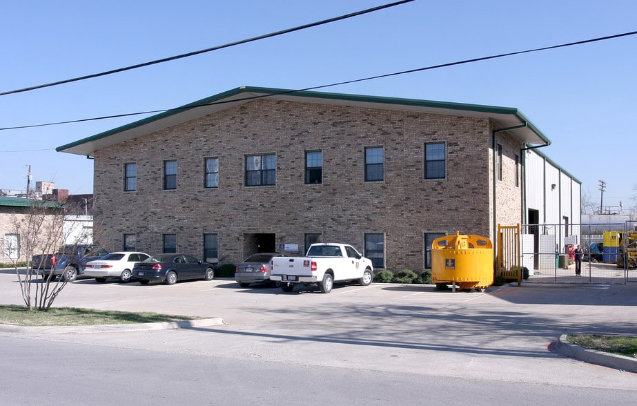 205 Wilcox St, McKinney, TX for lease - Building Photo - Image 2 of 8