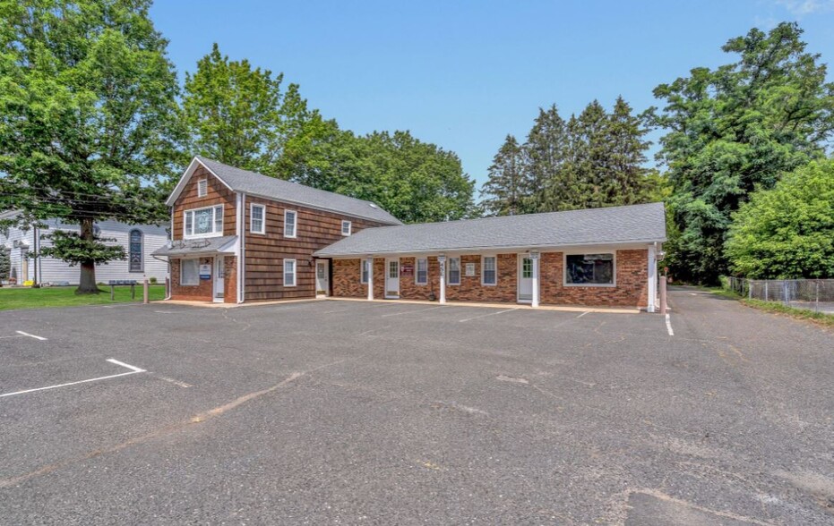 45 E Main St, Holmdel, NJ for lease - Building Photo - Image 1 of 14