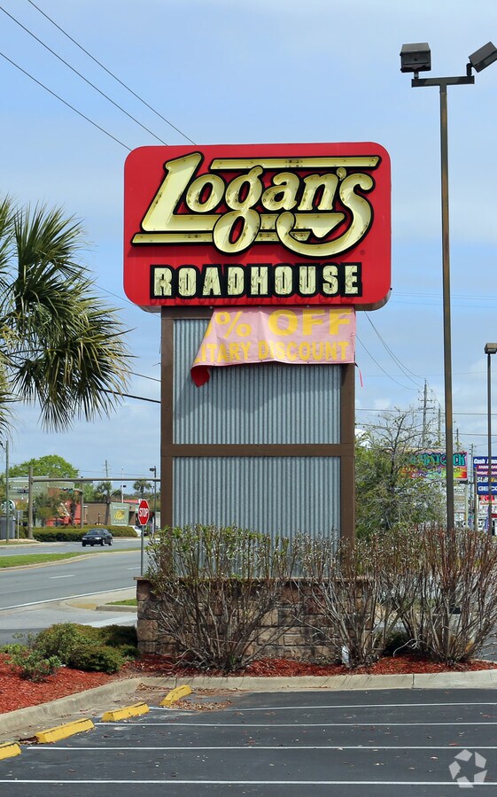 315 Mary Esther Blvd, Mary Esther, FL 32569