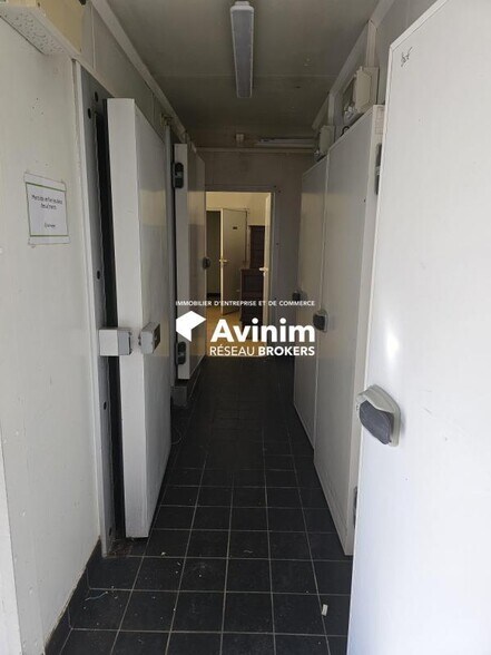 Retail in Les Martres-de-Veyre for lease - Interior Photo - Image 3 of 11
