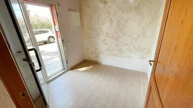 Retail in Vilanova i la Geltrú, Barcelona for lease Interior Photo- Image 1 of 9