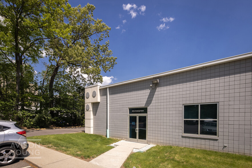 1 Parrott Dr, Shelton, CT for sale - Building Photo - Image 3 of 15
