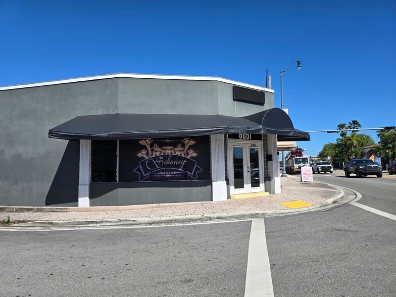 6045-6051 SW 8th St, Miami, FL for lease - Building Photo - Image 2 of 17