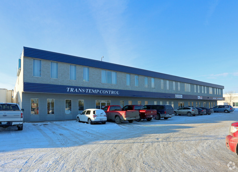 12100-12122 163 St NW, Edmonton, AB for lease - Building Photo - Image 3 of 8