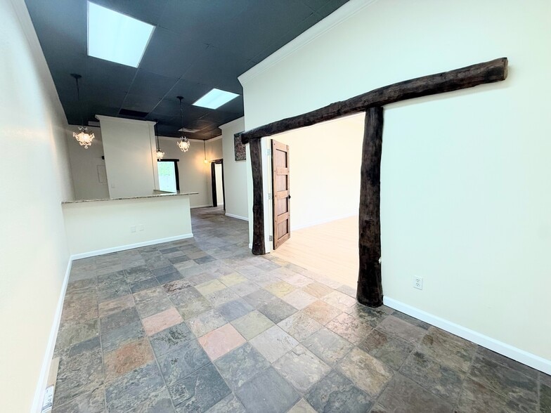 3443 Pine Ridge Rd, Naples, FL for lease - Building Photo - Image 2 of 14