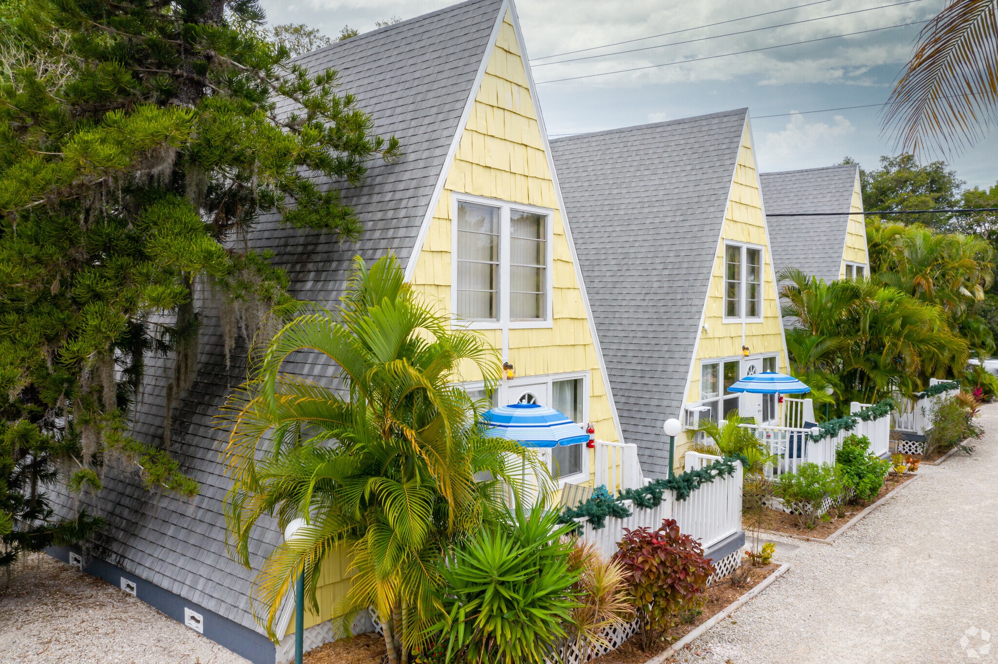 1245 Periwinkle Way, Sanibel, FL for sale Building Photo- Image 1 of 1