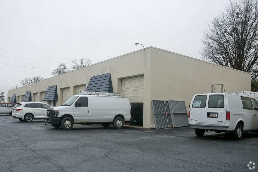 5859 New Peachtree Rd, Doraville, GA for lease - Primary Photo - Image 1 of 2