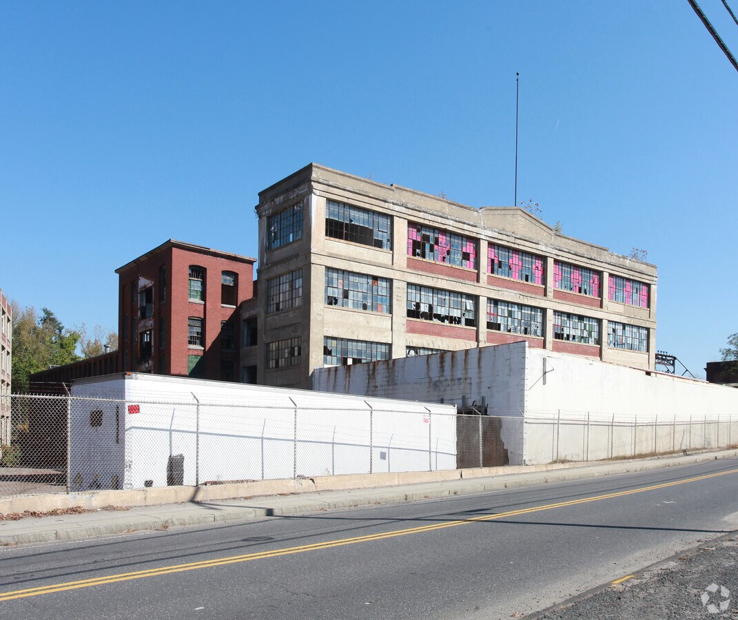 1 Ferry St, Easthampton, MA 01027