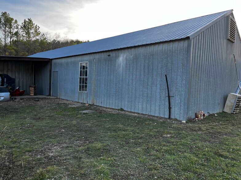 462 E Reba McEntire Ave, Stringtown, OK for sale - Primary Photo - Image 3 of 23