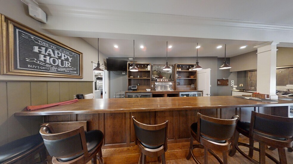 109 Black Rock Tpke, Redding, CT for sale - Interior Photo - Image 3 of 27