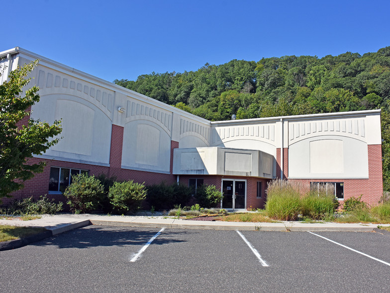 5 Production Dr, Brookfield, CT for sale - Building Photo - Image 1 of 1