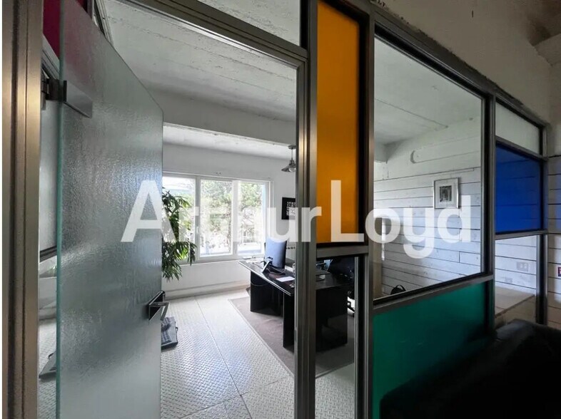 Office in Cormelles-le-Royal for lease - Interior Photo - Image 3 of 3