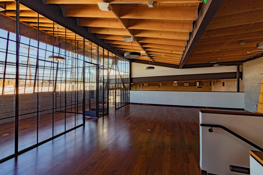 2352 Ripple St, Los Angeles, CA for sale - Interior Photo - Image 2 of 24