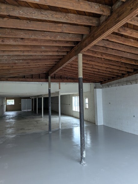 124 N Catalina Ave, Redondo Beach, CA for lease - Interior Photo - Image 2 of 3