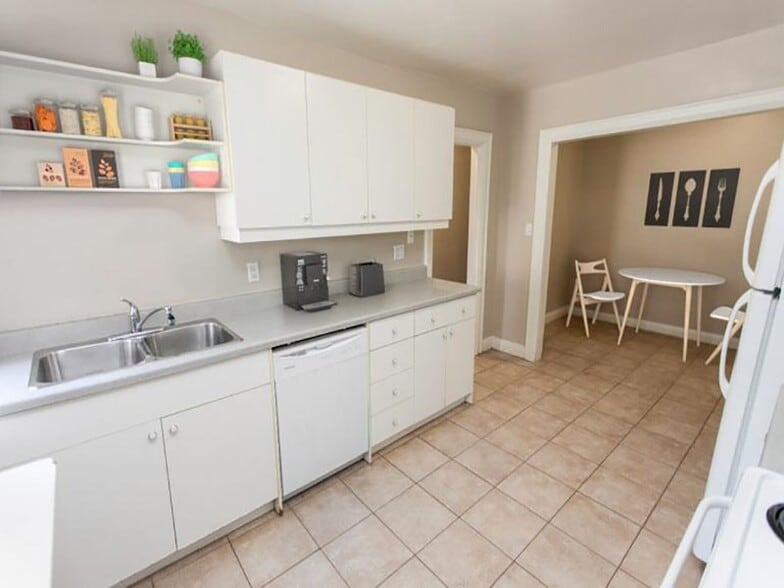 372 Davenport Rd, Toronto, ON for sale - Building Photo - Image 2 of 9