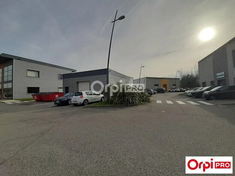 Office in Valence for lease - Building Photo - Image 3 of 3