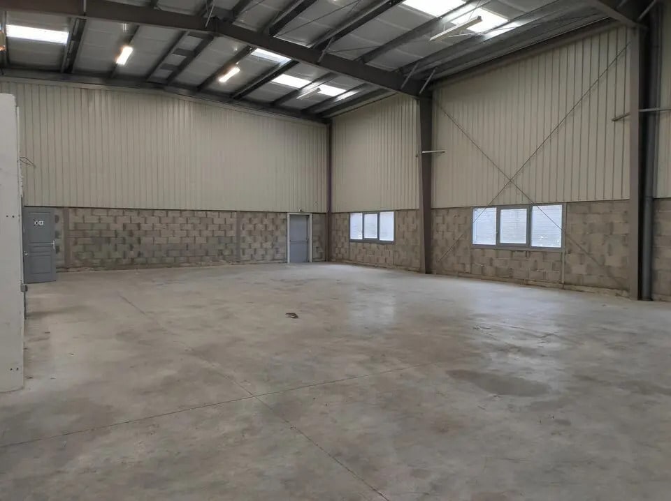 Flex in Bourgoin-Jallieu for lease Building Photo- Image 1 of 5