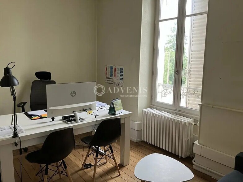Office in Bourges for lease - Interior Photo - Image 2 of 3