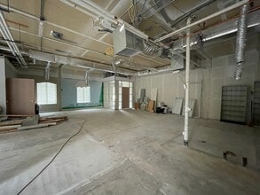 222 S Greenleaf St, Gurnee, IL for lease Interior Photo- Image 2 of 5