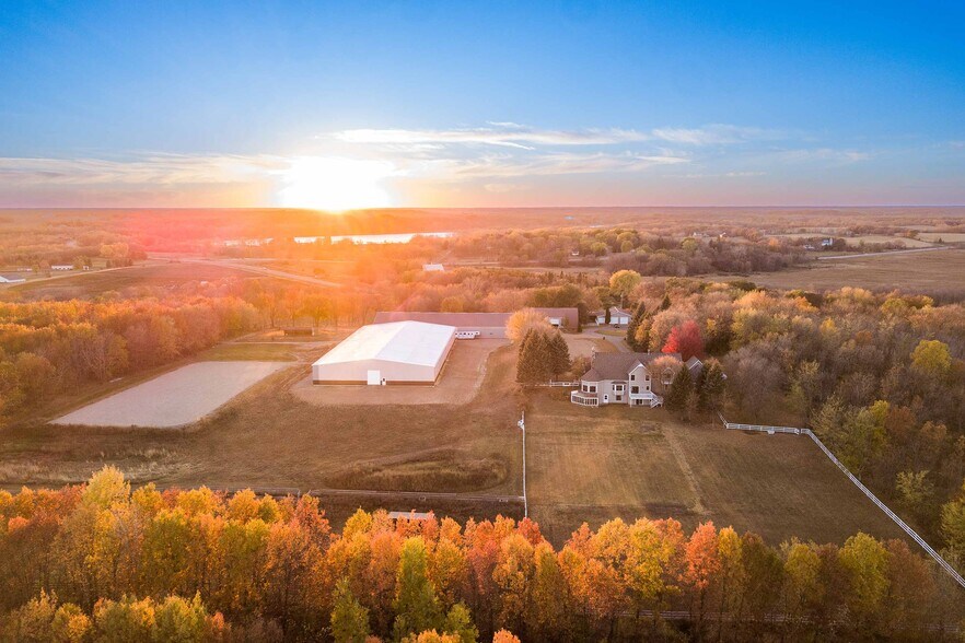9255 County Road 6, Maple Plain, MN for sale - Building Photo - Image 1 of 1