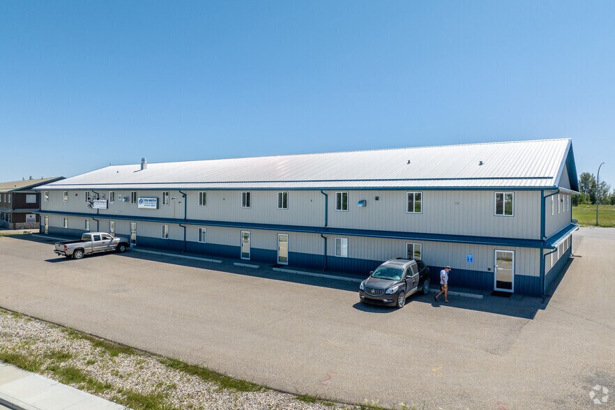 202 Canal Ct, Strathmore, AB for sale - Building Photo - Image 1 of 1