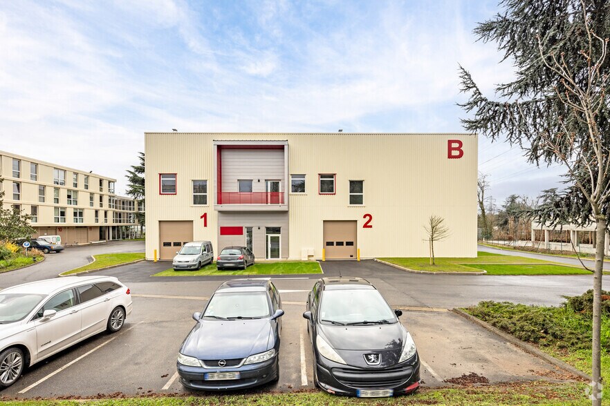 Flex in Pontoise for lease - Primary Photo - Image 1 of 2