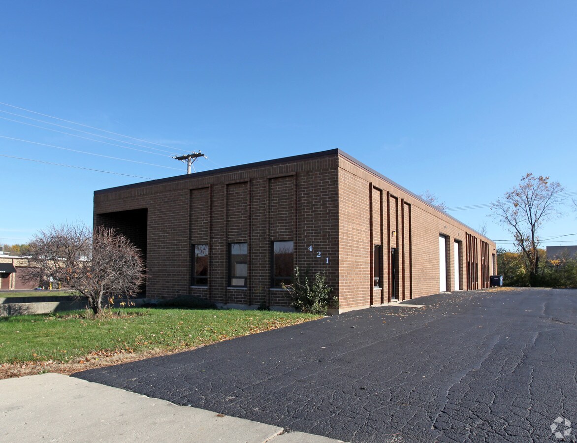 421 S Irmen Dr, Addison, IL 60101