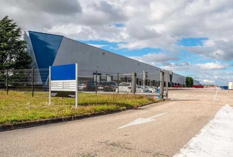 Industrial in Saint-Quentin-Fallavier for lease - Building Photo - Image 2 of 23