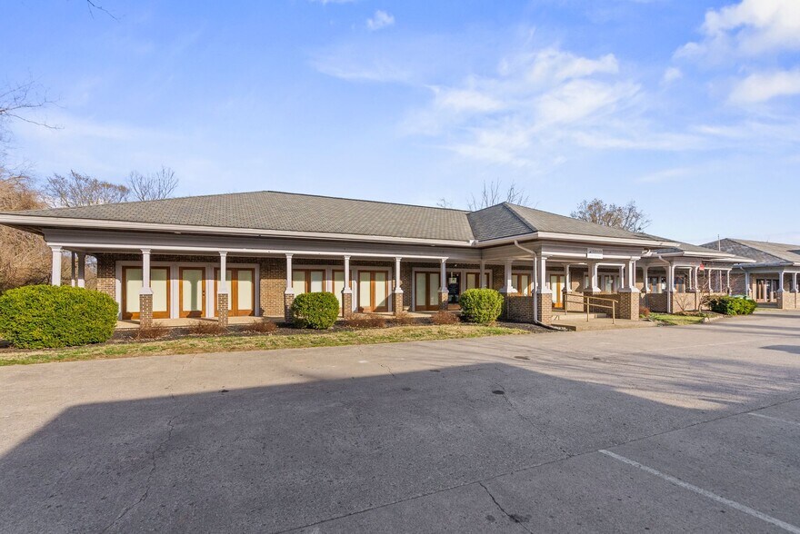 304-306 Boston Sq, Georgetown, KY for sale - Primary Photo - Image 1 of 27