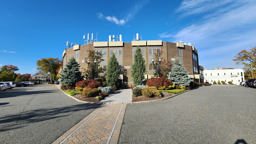 2 W Northfield Rd, Livingston, NJ for lease - Building Photo - Image 3 of 11