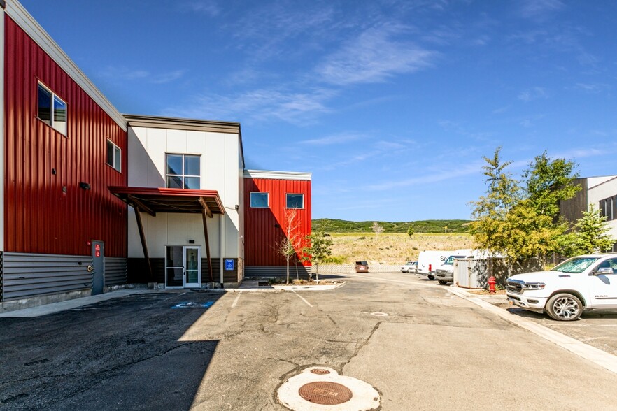 4383 Forestdale Dr, Park City, UT for lease - Building Photo - Image 3 of 52