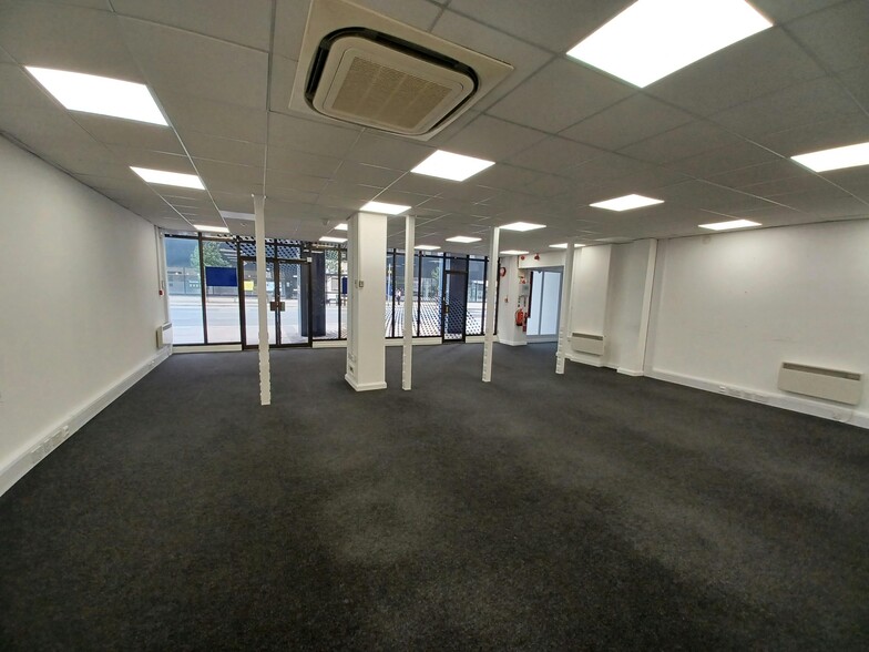 Isambard Brunel Rd, Portsmouth for lease - Building Photo - Image 3 of 7