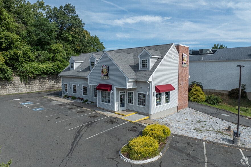 158 Manor Ave, Waterbury, CT for sale - Primary Photo - Image 1 of 5