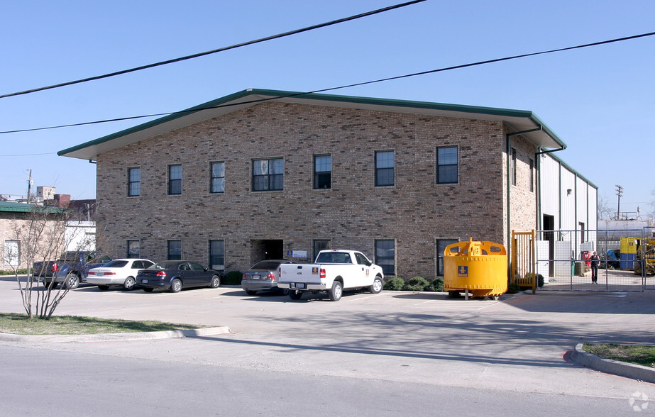 205 Wilcox St, McKinney, TX for lease - Building Photo - Image 2 of 8