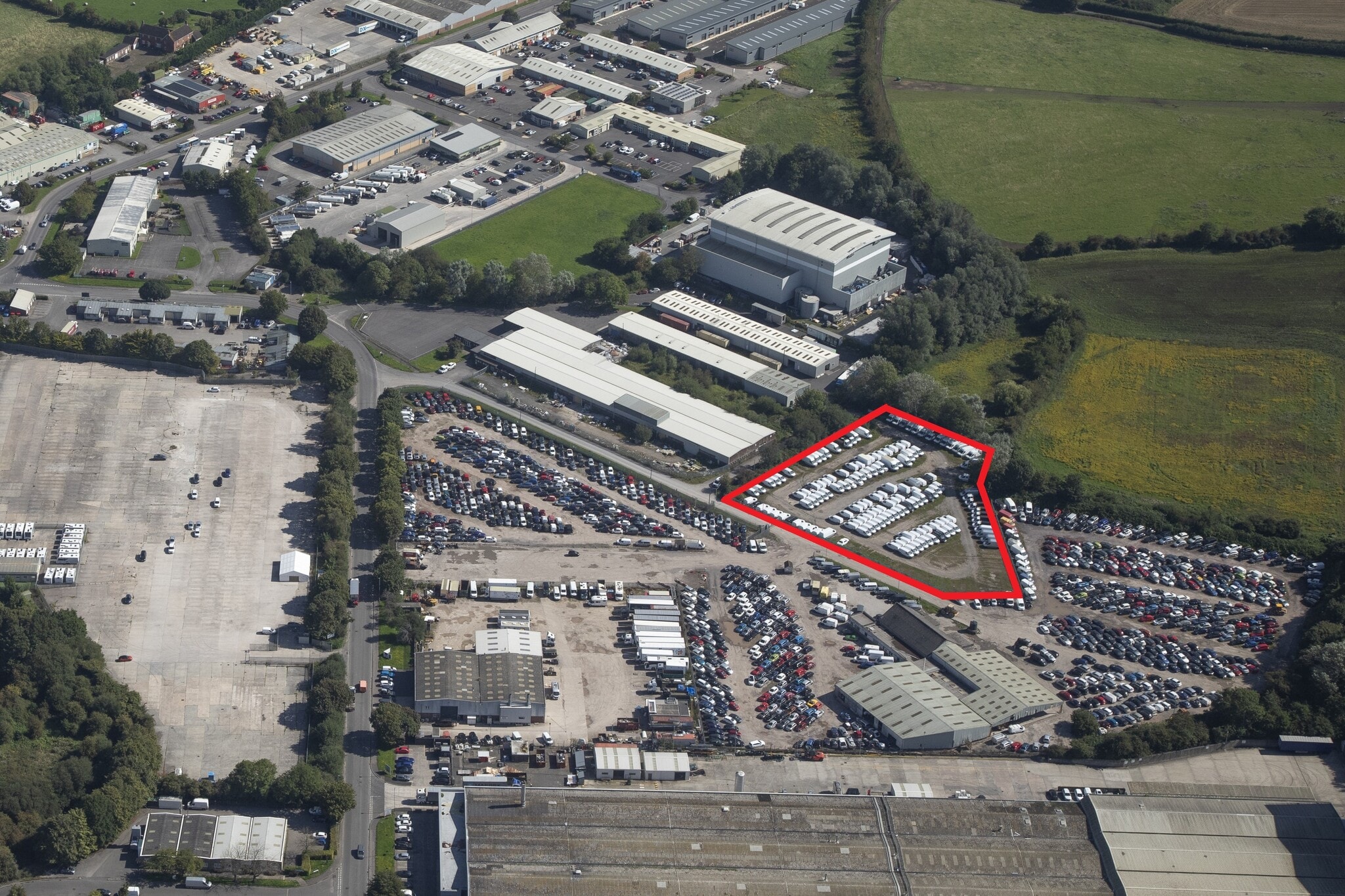 37B Broadway E, Westbury for lease Building Photo- Image 1 of 4