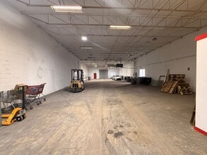 3660 E 10th Ct, Hialeah, FL for lease Interior Photo- Image 1 of 4