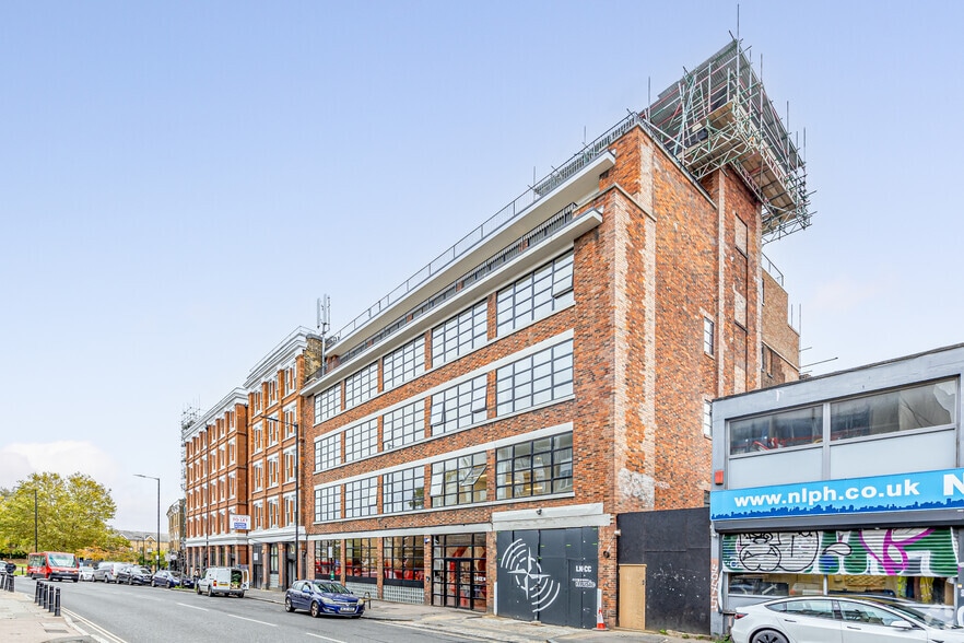 18-28 Shacklewell Ln, London for lease - Building Photo - Image 2 of 2