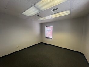 150 Hillside Dr, Bethel Park, PA for lease Interior Photo- Image 1 of 11