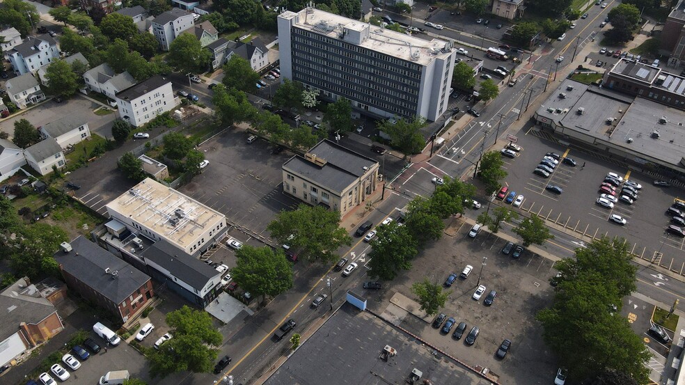 215 Grand Ave, New Haven, CT for sale - Building Photo - Image 2 of 7