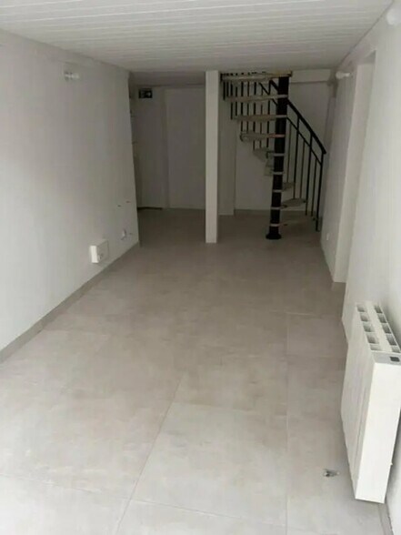 Retail in Lyon for lease - Interior Photo - Image 2 of 5